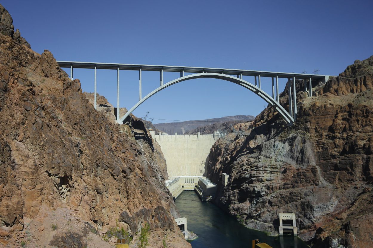 1935: Hoover (Boulder) Dam dedicated